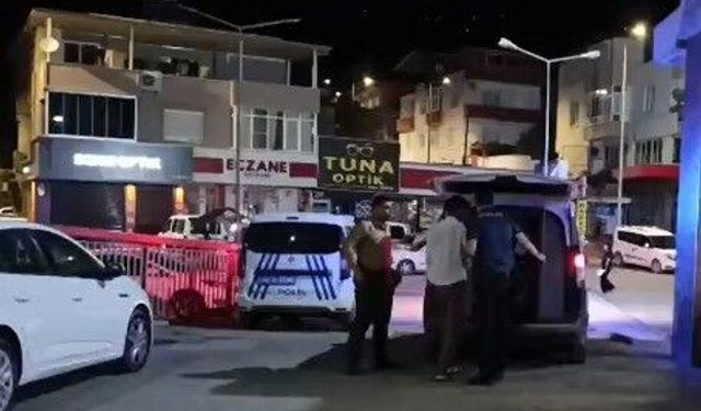 Babasını darp eden ağabeyini bıçaklandı