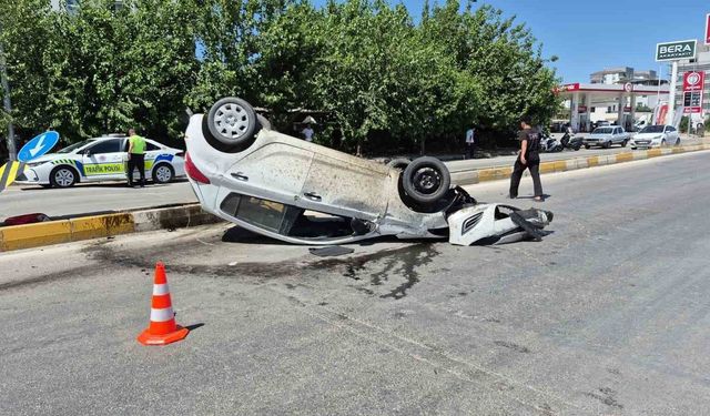 Bariyerlere çarpan otomobil takla attı: 1 yaralı