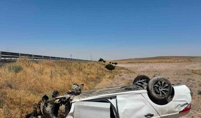 Bariyerlere çarpan otomobil takla attı: 5 yaralı