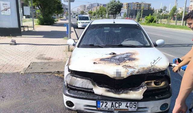 Batman'da yanan otomobil itfaiye ekiplerince söndürüldü