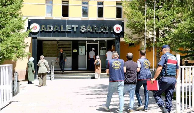 Bayburt'ta 15 yıl 4 ay hapis cezası bulunan hükümlü yakalandı