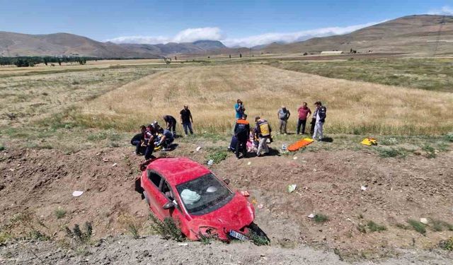 Bayburt'ta otomobil takla attı, 8 kişi yaralandı