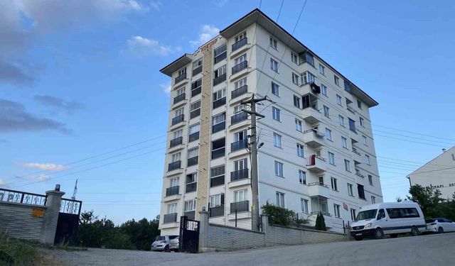 Binanın 7. katından düşen çocuk hayatını kaybetti