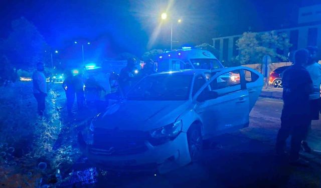 Bingöl'de iki otomobil çarpıştı: 2 yaralı