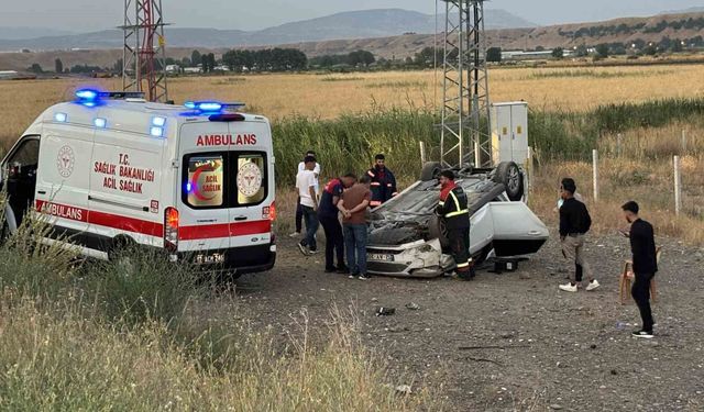 Bingöl'de otomobil takla attı: 3 yaralı