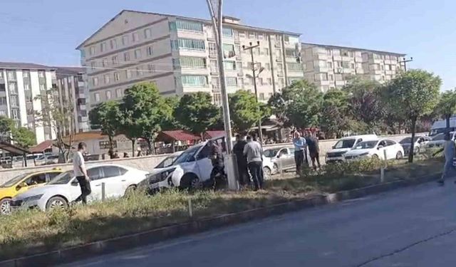 Bitlis'te iki ayrı trafik kazası: 4 yaralı