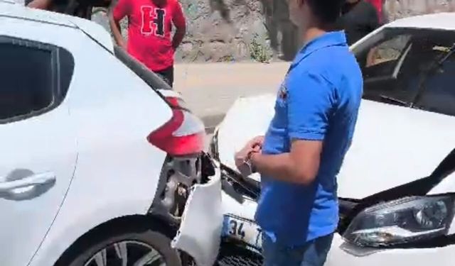 Bitlis'te maddi hasarlı trafik kazası