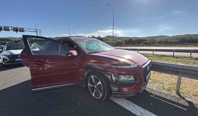 Bolu Dağı Tüneli girişinde otomobil bariyerden bariyere savruldu: 2 yaralı