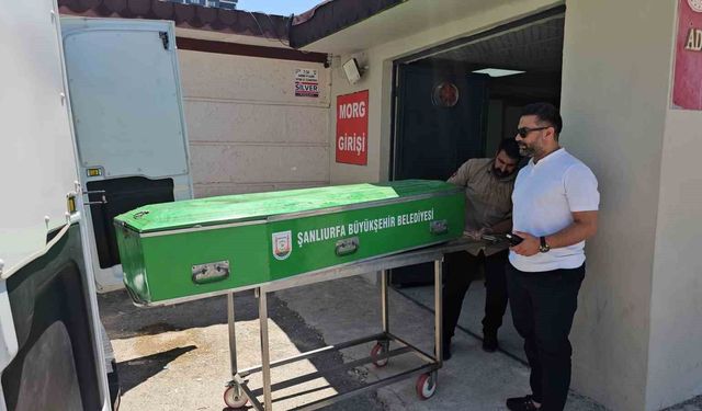 Boş arazide battaniyeye sarılı erkek cesedi bulundu