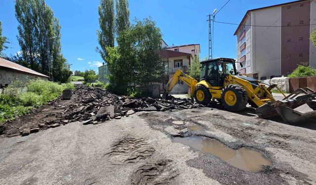 Bozulan Asfalt yollar baştan sona yenileniyor