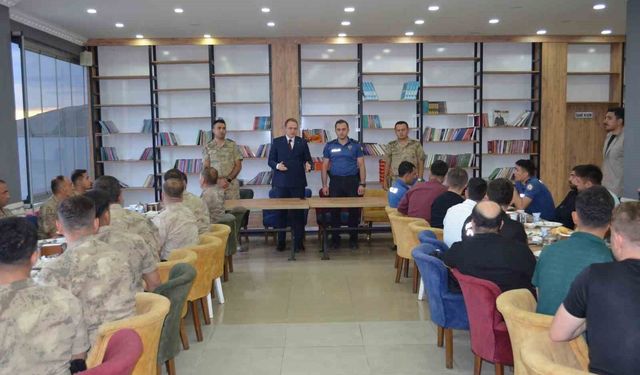 Bulanık'ta tayini çıkan güvenlik güçlerine veda yemeği