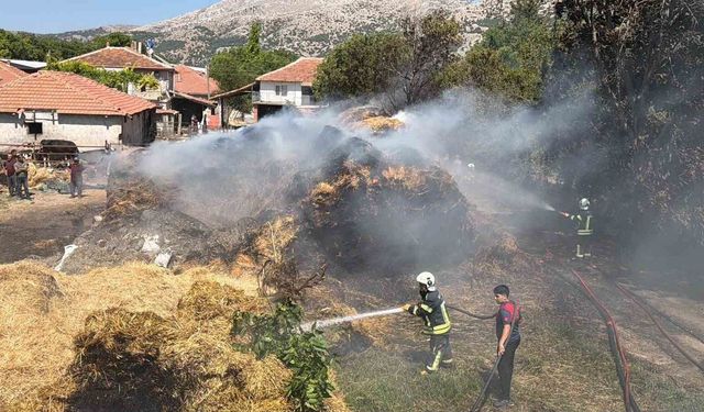 Burdur'da 50 ton balya yangında kül oldu