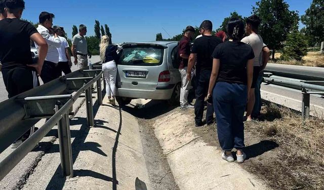 Burdur'da otomobil refüje çıktı: 6 yaralı