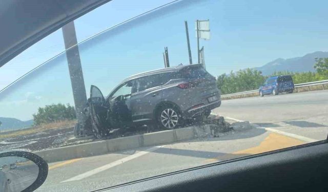 Burdur'da otomobiller çarpıştı: 4 yaralı