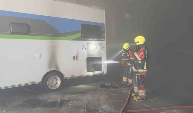 Burhaniye'de karavan yangını korkuttu