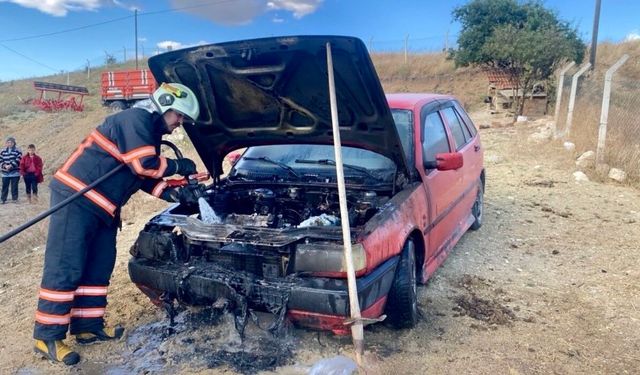 Çankırı'da park halindeki otomobilde çıkan yangın söndürüldü
