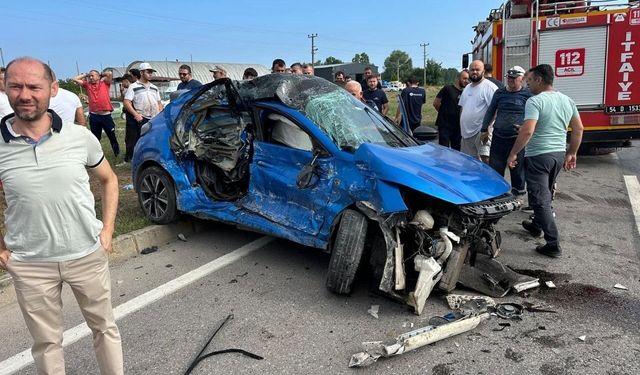 Çekici ile çarpışan otomobil hurdaya döndü: 1 yaralı