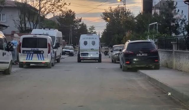 Çifteler'de komşuların park kavgası kanlı bitti: 1'i ağır 2 yaralı