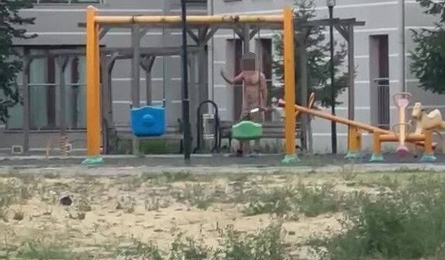 Çocuk parkında elinde bıçakla cinnet geçiren şahsı polisler ikna etti