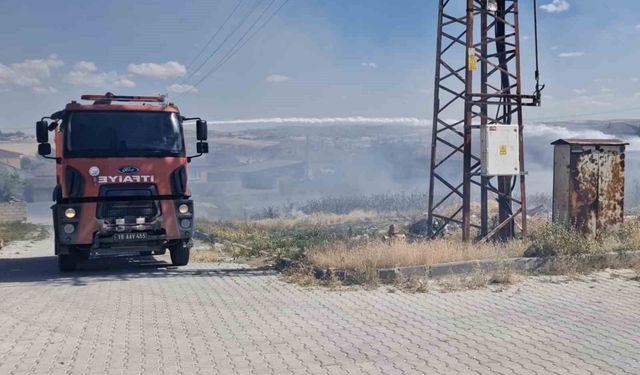 Çorum'da örtü yangınını itfaiye söndürdü
