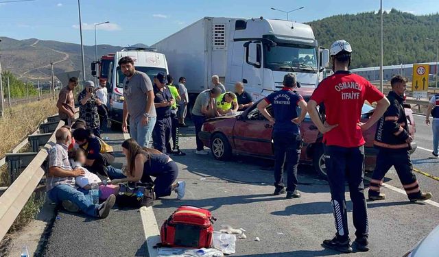 D-650'de iki otomobil çarpıştı: 1'i bebek 7 yaralı