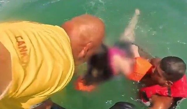 Dalgalara kapılan 15 yaşındaki genç kızın imdadına cankurtaran ekipleri yetişti