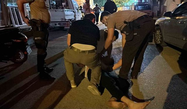 Devriyede kavgaya denk gelen polis, taşkınlık çıkartan 2 genci gözaltına aldı