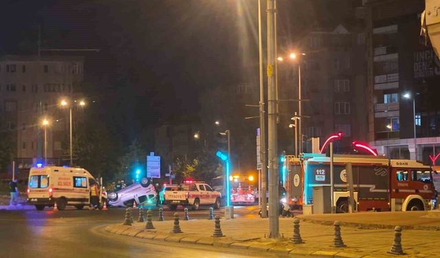 Dönel kavşakta araç takla attı, sürücü firar etti