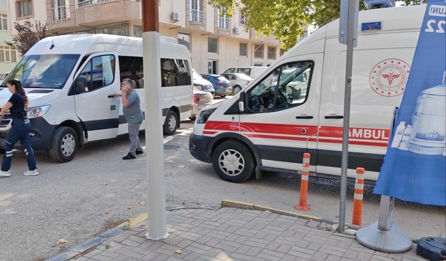 Edirne'de minibüsle çarpışan motosikletli yaralandı: Kaza anı kamerada