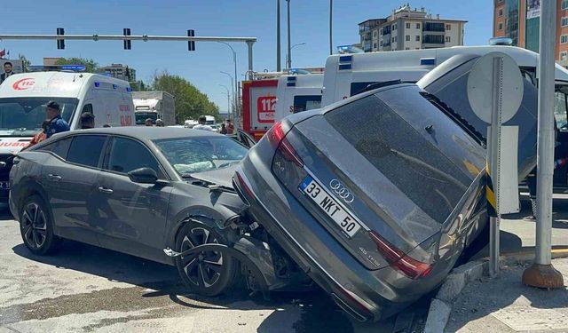 Elazığ'da otomobiller çarpıştı: 5 yaralı