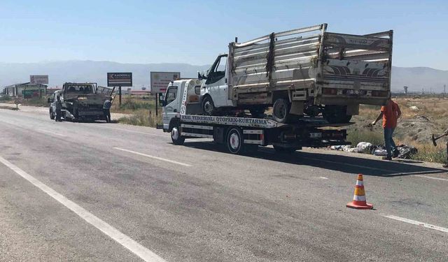 Ereğli'de kamyonetler çarpıştı: 2 yaralı