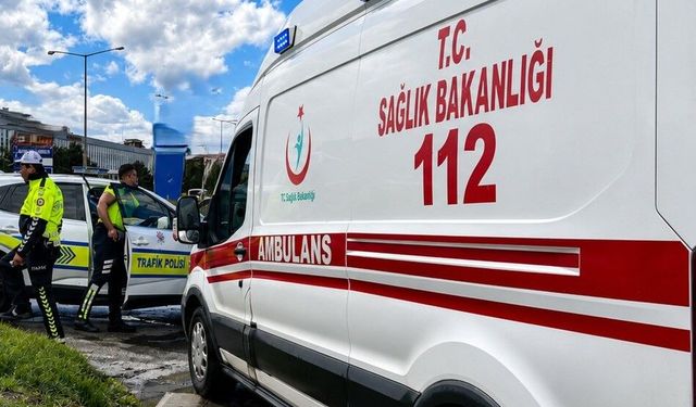 Erzincan-Erzurum karayolunda minibüs devrildi, 15 kişi yaralandı