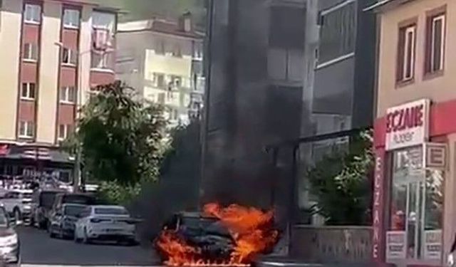 Erzurum'da otomobil alev topuna döndü