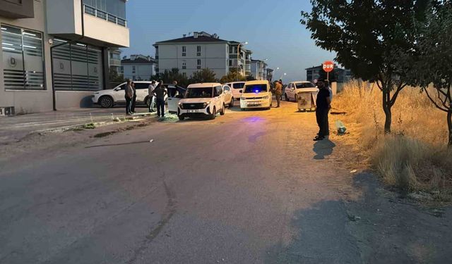 Eskişehir'de iki aile arasında çıkan kavgada 2 kişi yaralandı