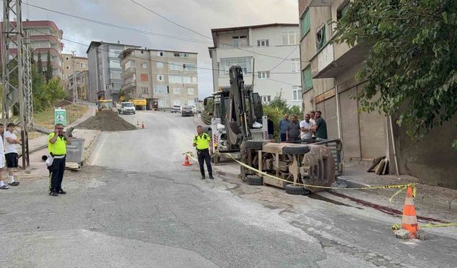Forklift rampa aşağı inerken devrildi: 1'i ağır 2 yaralı