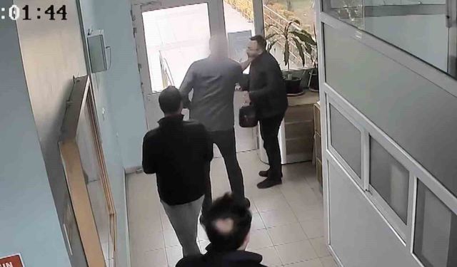Gazeteciye tokat atan doktora adli para cezası