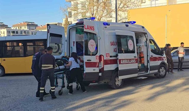 Gaziantep'te hafif ticari araç ile çarpışan motosikletli yaralandı