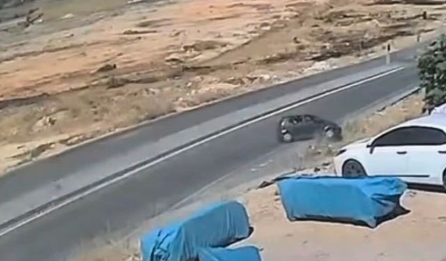 Gaziantep'te kontrolden çıkan araç menfezde ters döndü: Kaza kamerada