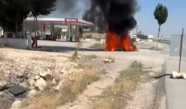Gaziantep'te seyir halindeki otomobil alev topuna döndü