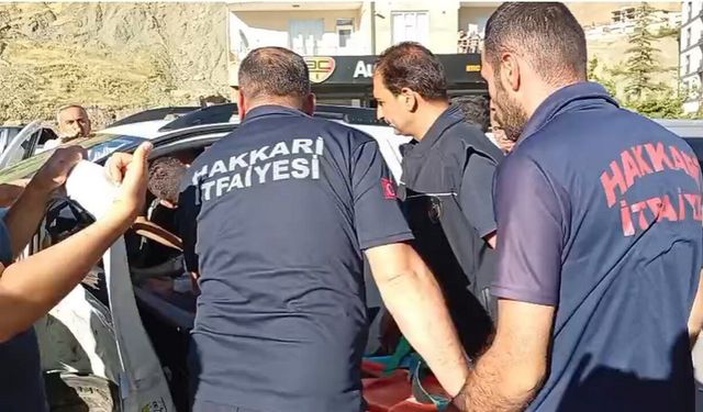 Hakkari'de iki aracın çarpıştığı kazada 1 kişi yaralandı