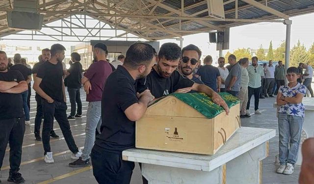 Havuzda hayatını kaybeden minik Kadir, Gaziantep'te son yolculuğuna uğurlandı