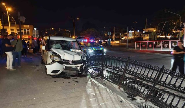 İki motosiklete çarpan sürücü ortalığı savaş alanına çevirdi: 1 ölü, 3 yaralı