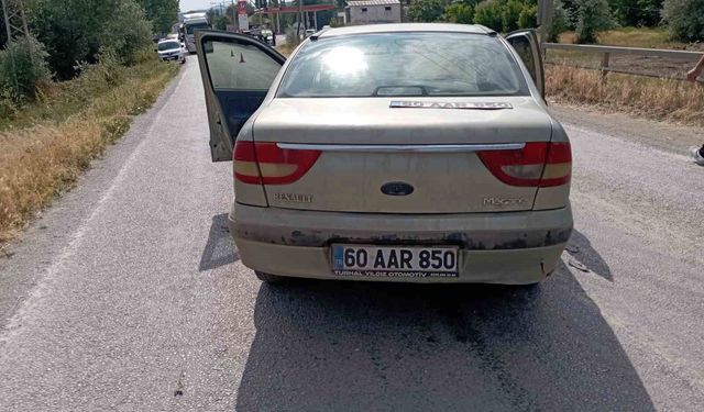 İki otomobil kafa kafaya çarpıştı: 2 yaralı