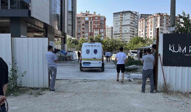 İnşaatın yedinci katında yük asansöründen düşen usta öldü