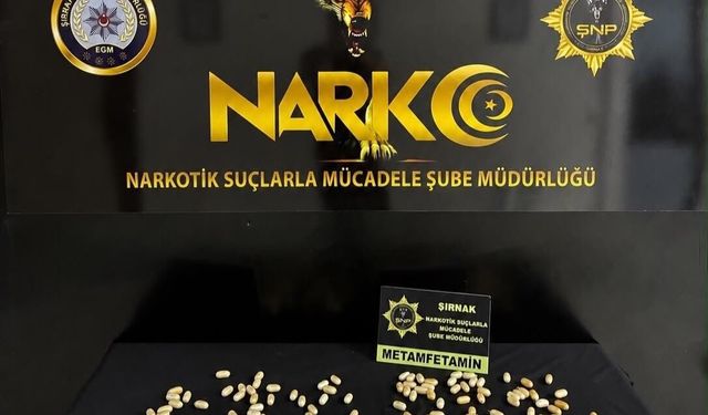 İranlı iki kişi 151 parça halinde yuttukları 939,26 gram metamfetaminle yakalandı