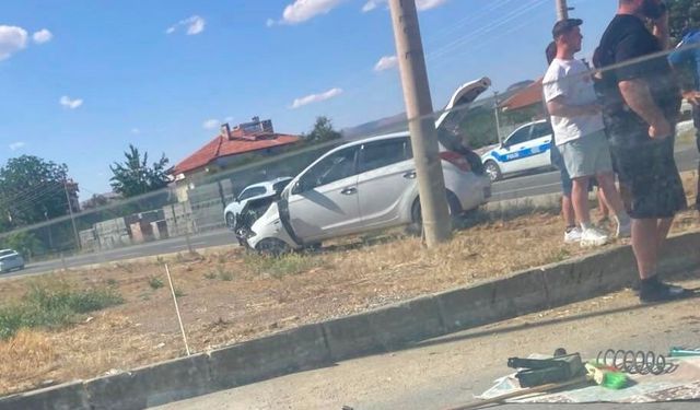 Isparta'da iki otomobil çarpıştı: 1 yaralı