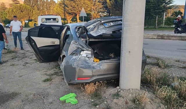 Isparta'da takla atan otomobildeki 2 kişi yaralandı
