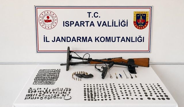 Isparta'da tarihi eser kaçakçılığı operasyonu: 421 sikke ele geçirildi