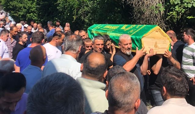 İstanbul'da kazada ölen genç, Zonguldak'ta son yolculuğuna uğurlandı
