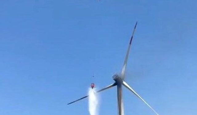 İzmir'de rüzgar türbinindeki yangına helikopterle müdahale